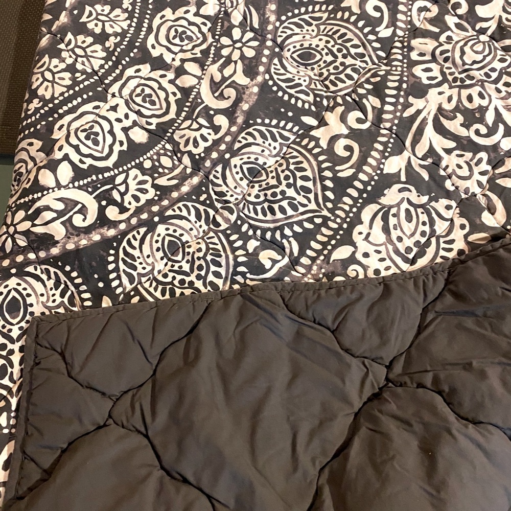 twin xl comforter (with 2 shams) & mattress pad